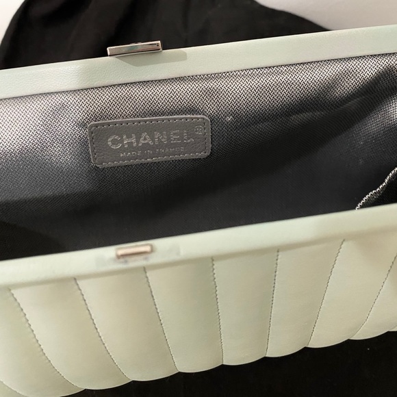 RARE authentic Chanel lamb skin clutch - Picture 7 of 14